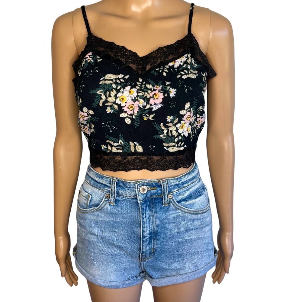 Dee Elly Black Floral V-Neck Lace Button Down Back Sleeveless Crop Tank Top